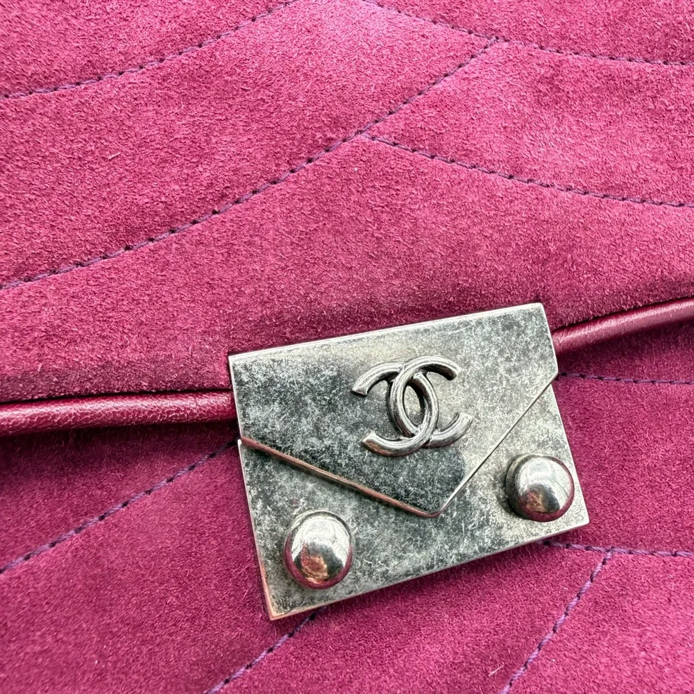 Chanel Fuchsia Suede Chain Shoulder Bag - Picture 4 of 11